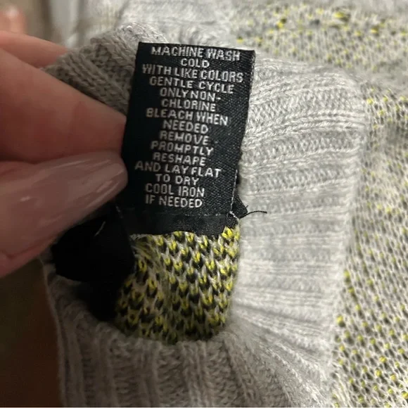 NWOT Just Polly Ny -Grey acrylic sweater with yellow smiley faces - size L - Picture 5 of 7